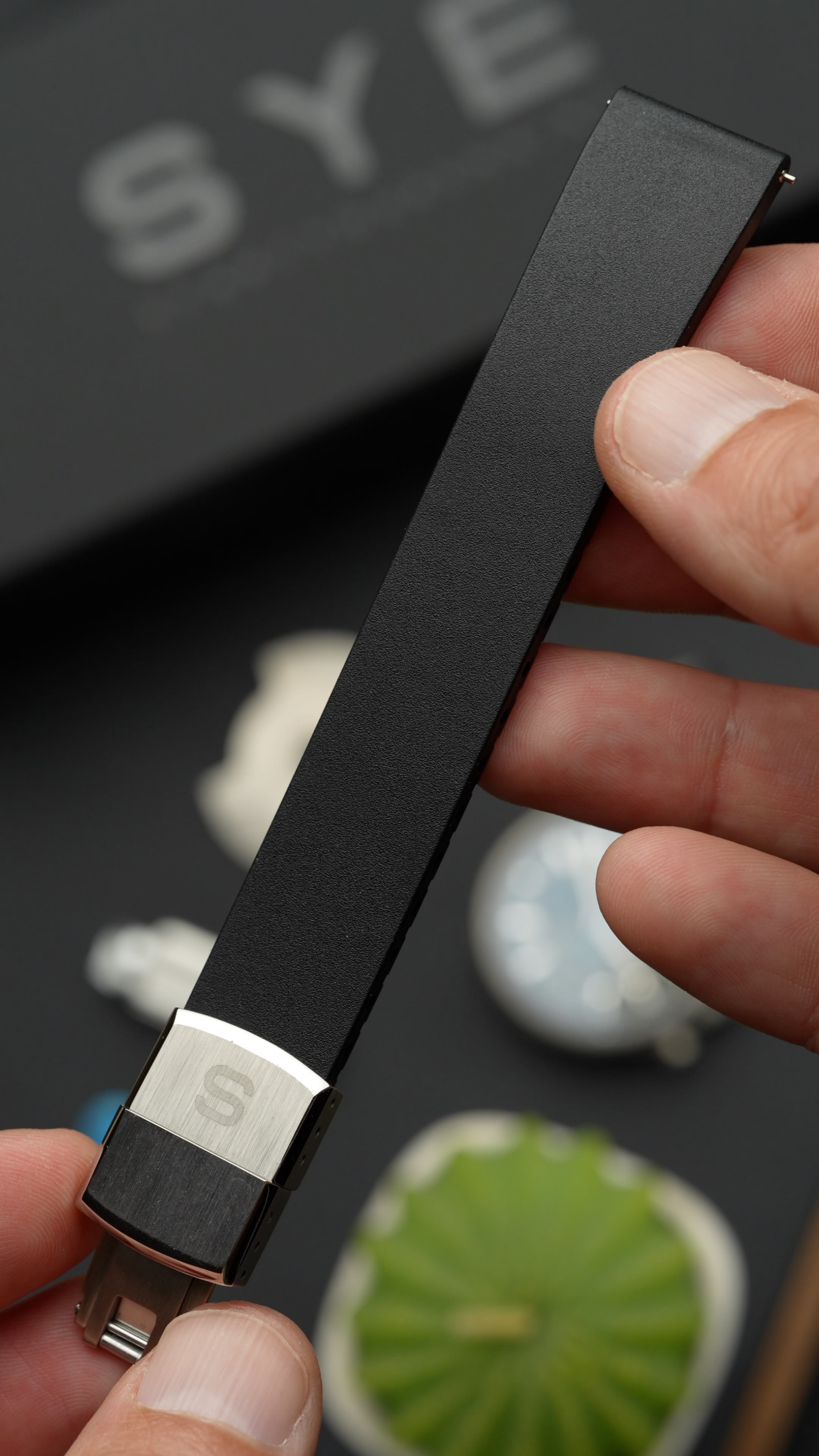 Slick FKM rubber strap 18mm Black