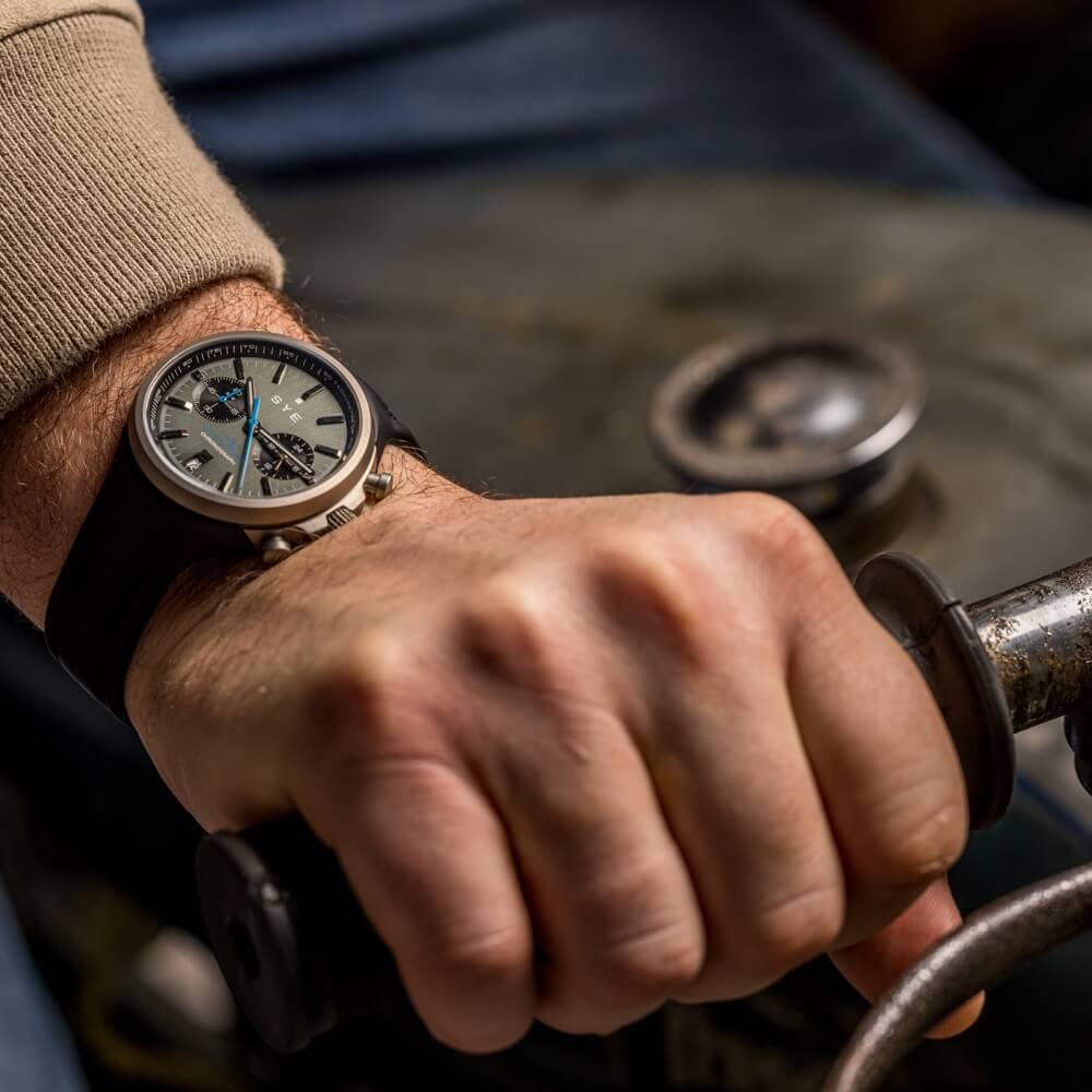 SYE- MOT1ON-Chronographe-Bullitt-Titanium-poignee